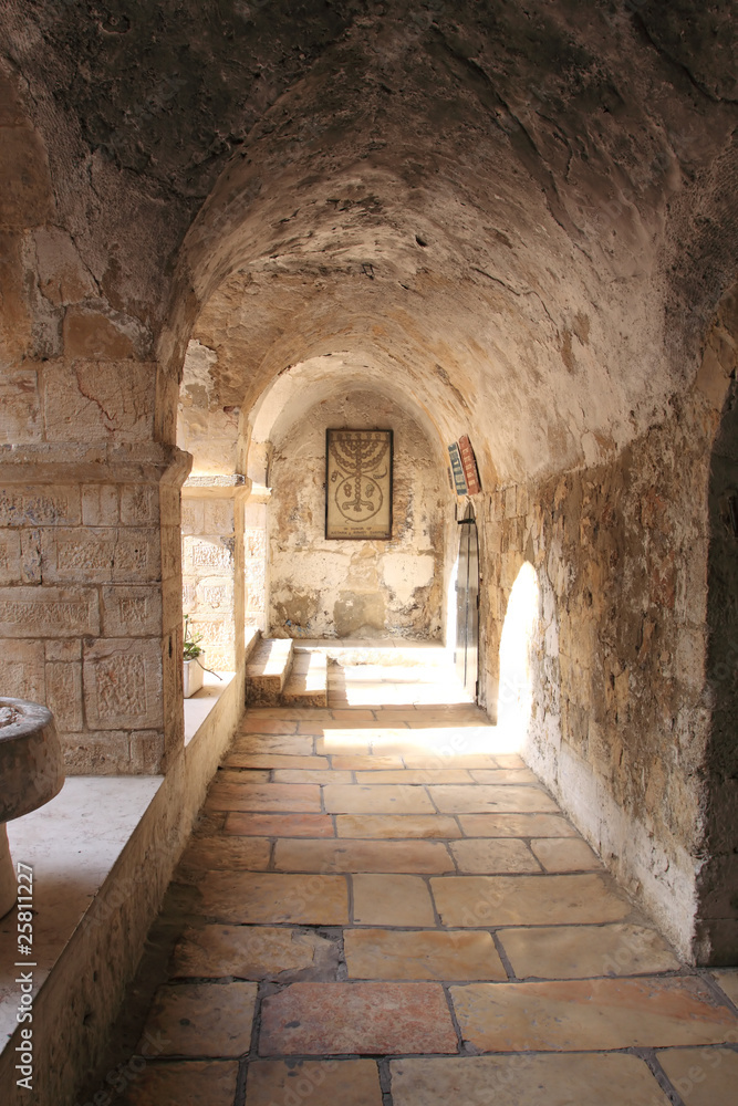 Naklejka premium Starożytna aleja w dzielnicy żydowskiej, Jerozolima, Izrael