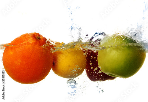 Owoce w wodzie