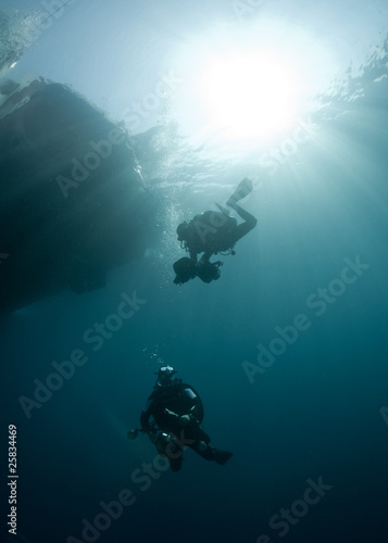 Two scuba divers © Mark Doherty