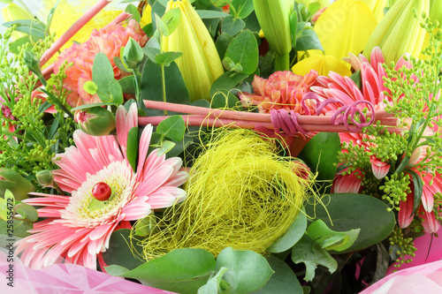 Fototapeta Naklejka Na Ścianę i Meble -  gros plan sur bouquet de fleurs