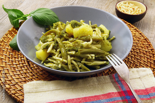 trofie al pesto con patate e fagiolini