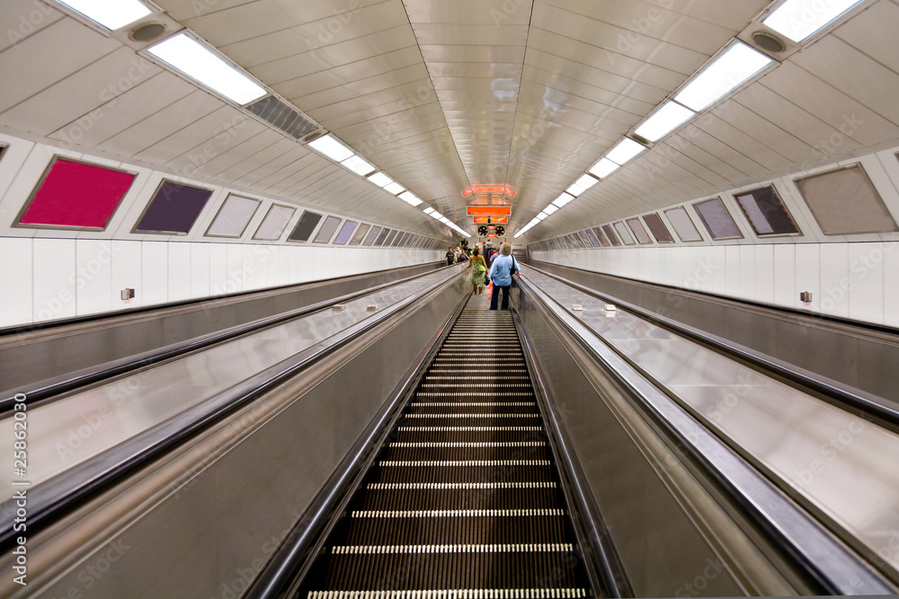 Fototapeta premium La escalera mecánica