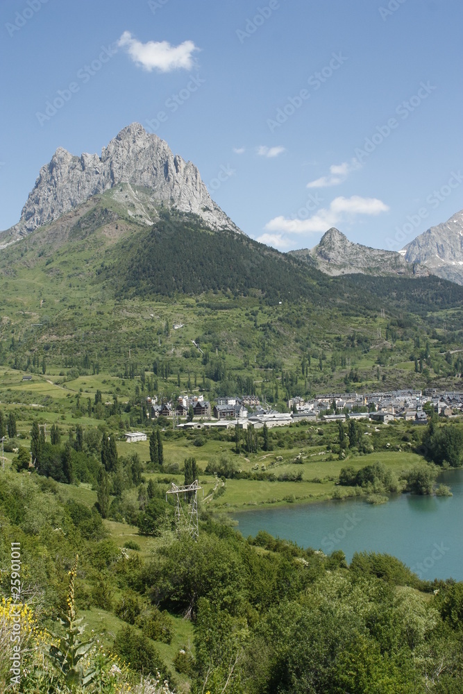 Foratata y Embalse de Lanuza, Pirineos