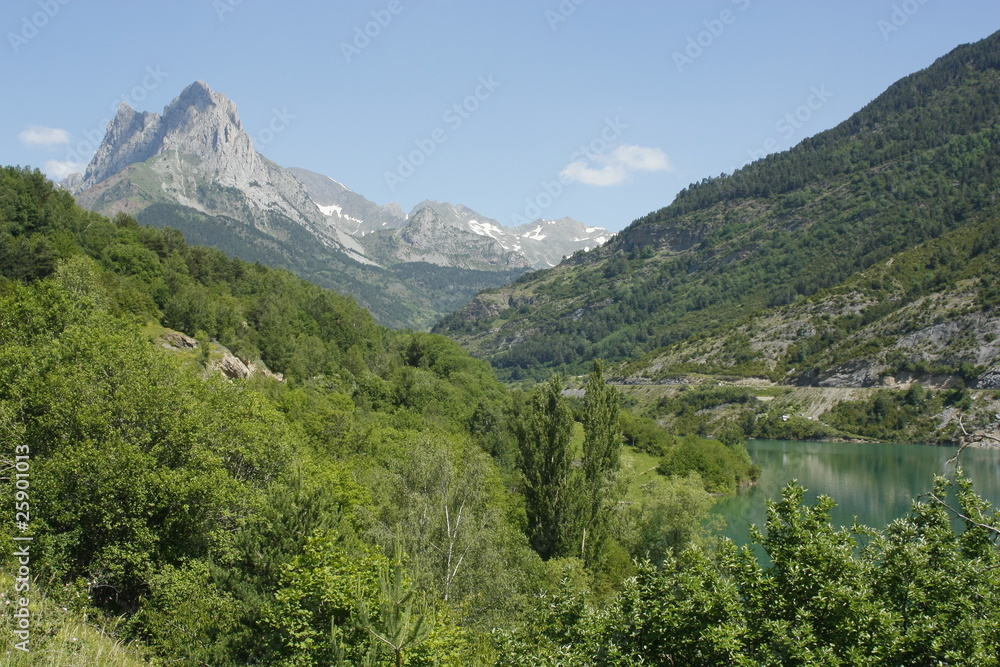 Foratata y Embalse de Lanuza, Pirineos