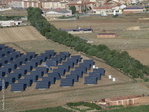 Vista aerea de huerto solar en Castilla