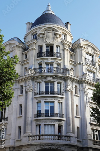 Obraz na płótnie Paris, Altbau mit französischem Balkon w salonie