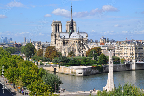Notre Dame de Paris #25911024