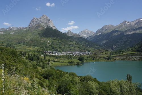 Foratata y Embalse de Lanuza, Pirineos