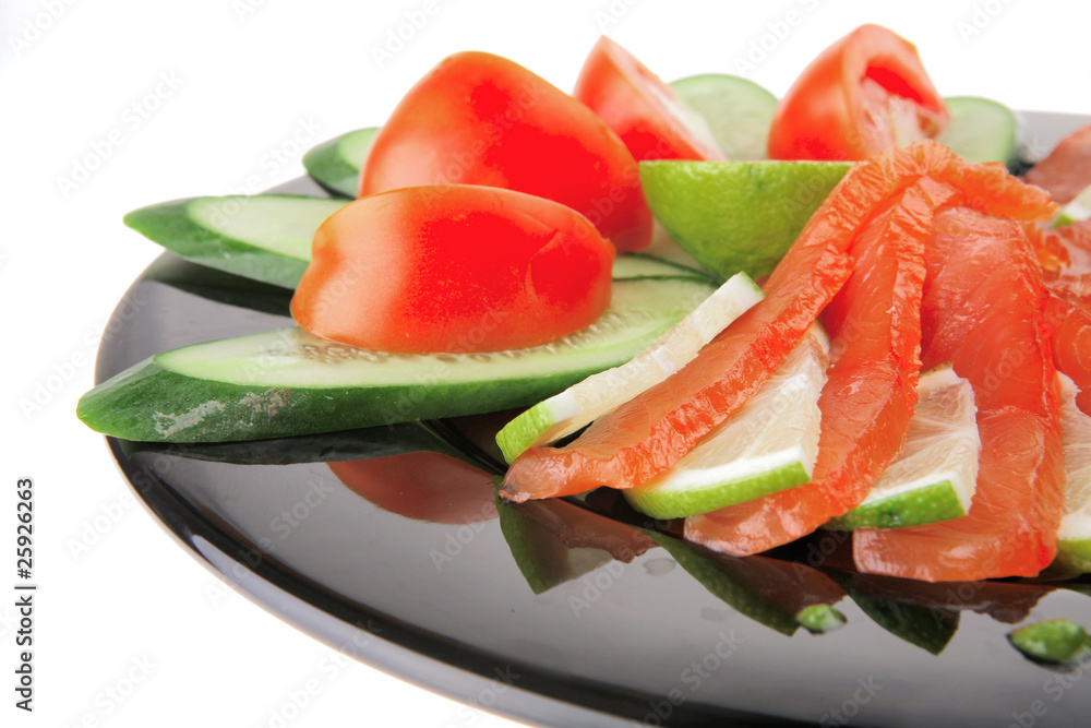 salmon slices and tomatoes