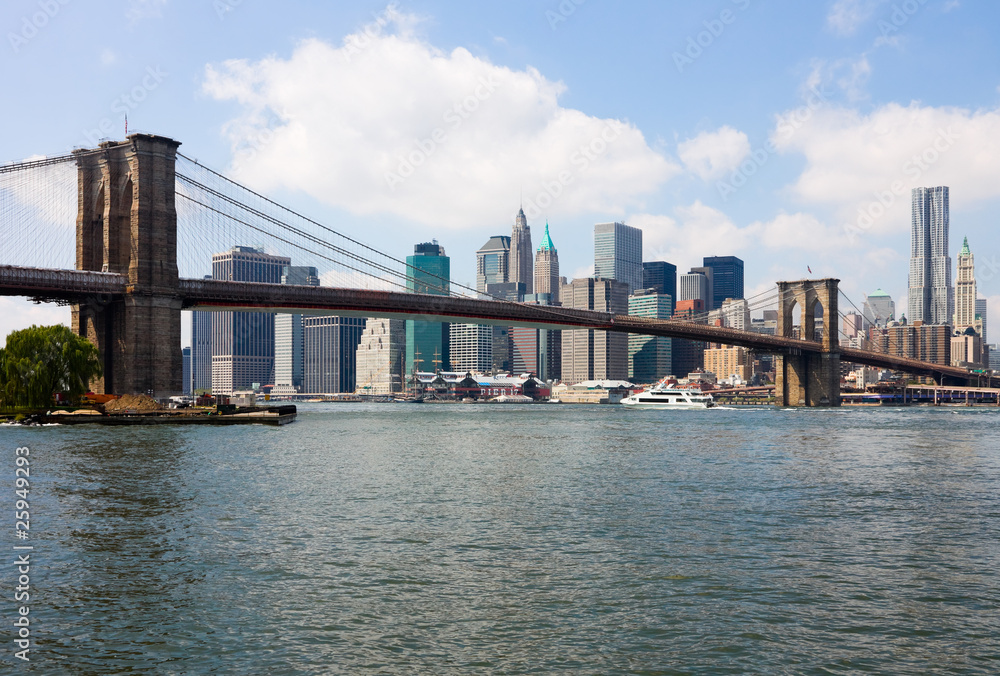 Fototapeta premium Nowy Jork, Brooklyn Bridge i Manhattan skyline