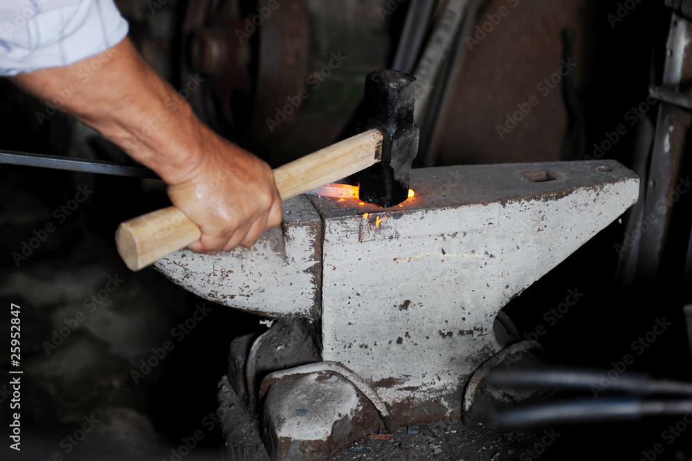 Making a decorative pattern on the anvil Making a decorative pattern on the anvil