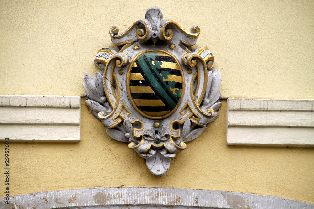 Wappen an einem Haus in Königstein (Sachsen)