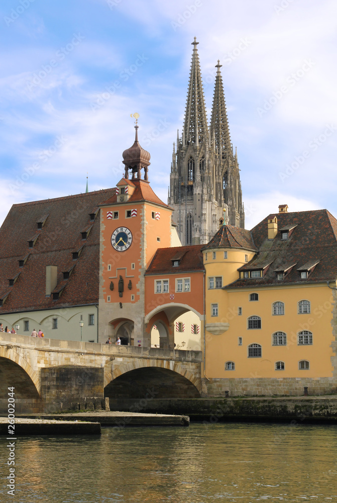 Fototapeta premium Regensburg - Altstadt, Steinerne Brücke und Dom