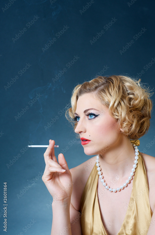 Fototapeta premium Smoking blond woman