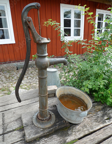 Water well pump