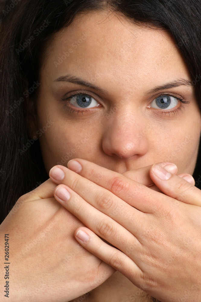eine junge Frau wird nicht sprechen eine junge Frau wird nicht sprechen