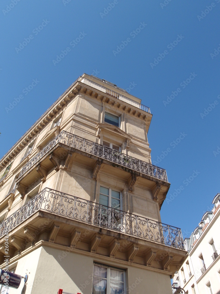 Immeuble ancien dans le quartier du Marais à Paris