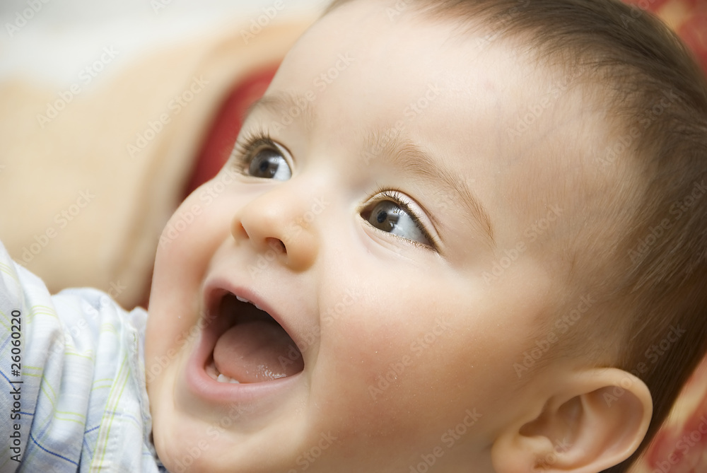 Bebé sonriente. Bebé sonriente.
