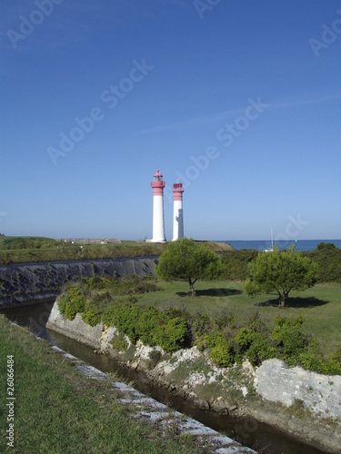 Les deux géants au coeur du fort de la rade