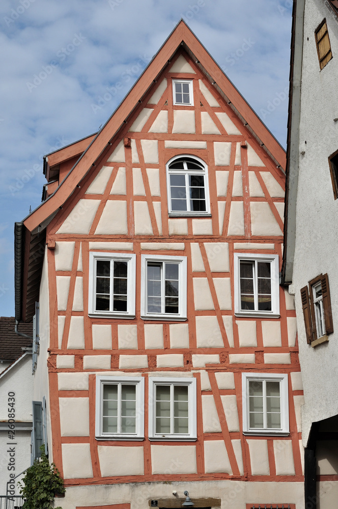 Fototapeta premium bad wimpfen, dettaglio di casa con graticcio beige