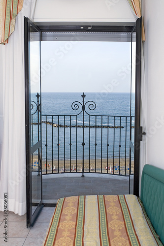 Fototapeta Pokój hotelowy z widokiem na morze