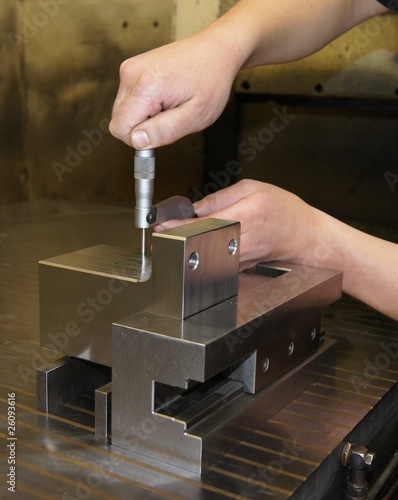 Werkstück messen mit dem Mikrometer