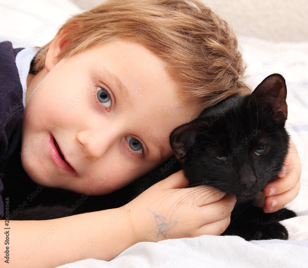 Kind mit Katze Kind mit Katze