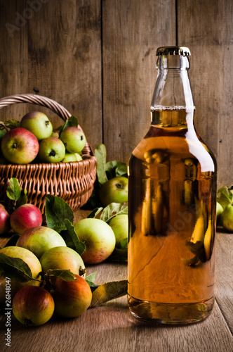 Bottled Cider With Apples Fototapet