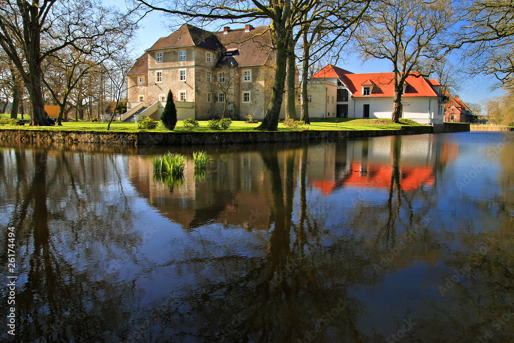Fototapeta premium Das Wasserschloß in Mellenthin.