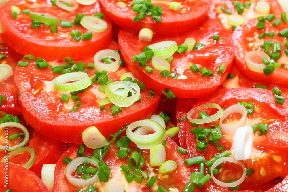 Tomatensalat mit Lauch und Schnittlauch Stock Photo | Adobe Stock