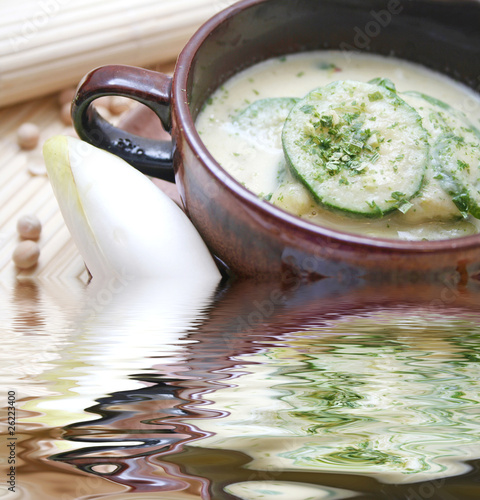 chicoreesuppe mit zucchini photo