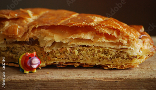 Fotografie galette des rois et petite fève cochon