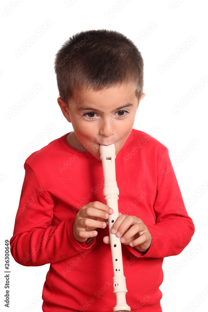 Foto Stock bambino suona il flauto Adobe Stock
