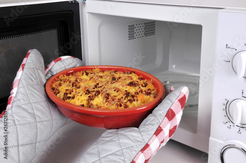 Foto Gratin sorti d'un micro-ondes