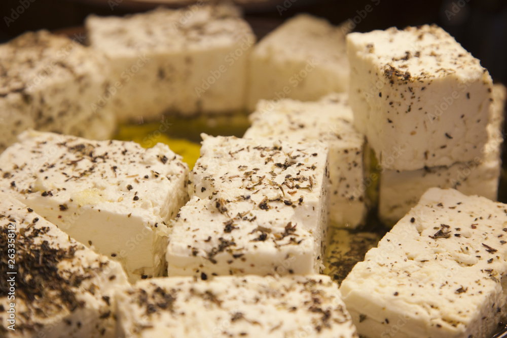GRIECHISCHER FETA IN OLIVENÖL EINGELEGT GRIECHISCHER FETA IN OLIVENÖL EINGELEGT