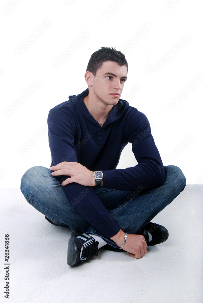 Personnage - Jeune-Homme brun assis en tailleur Photos | Adobe Stock