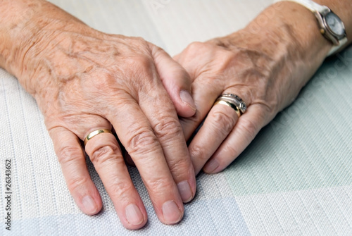 Obraz na płótnie senior hands w salonie