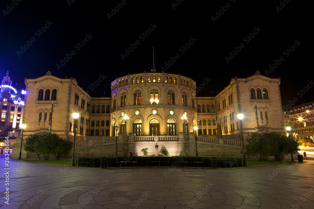 Storting-Gebäude in Oslo bei Nacht #1