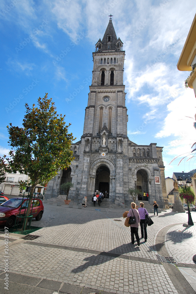 Obraz premium Une église à Lourdes