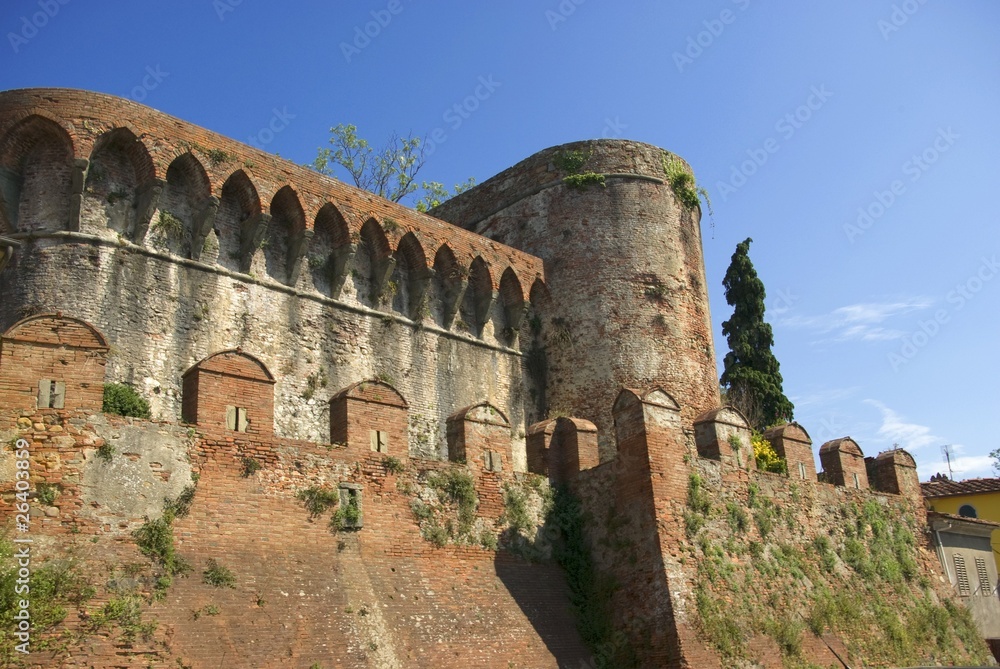 Toscana, Montecarlo di Lucca: Rocca del Cerruglio 4