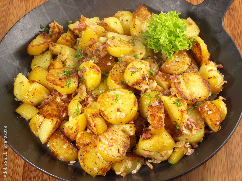Bratkartoffeln in der Pfanne Bratkartoffeln in der Pfanne