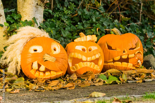 Drei Kürbisgesichter