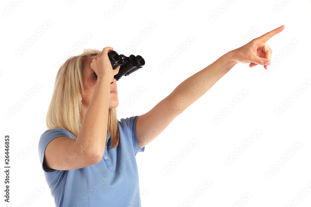 Junge Frau benutzt Fernglas Junge Frau benutzt Fernglas