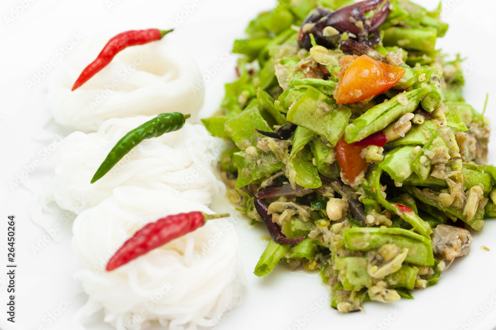 Salat mit Reisnudeln Salat mit Reisnudeln