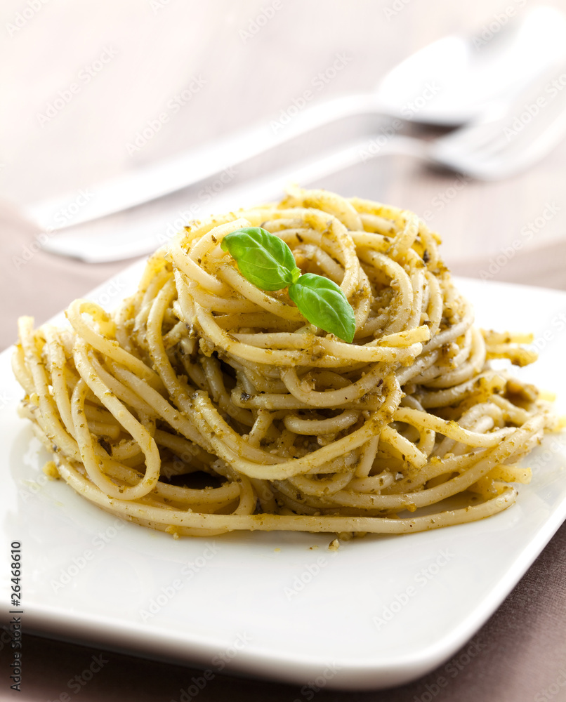 Spaghetti mit Pesto