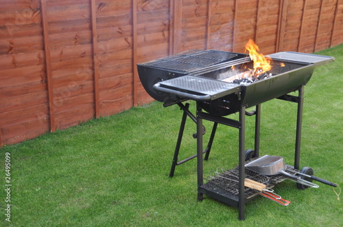Outdoor barbecue grill