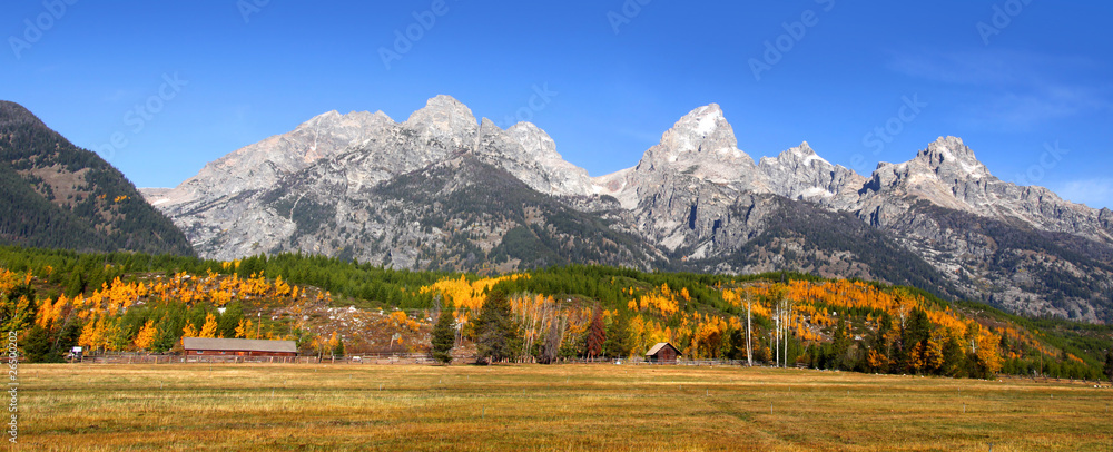 Obraz premium Grand tetons national park in Autumn time