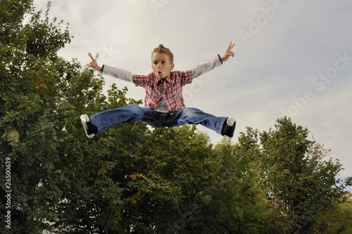 Kind fliegt