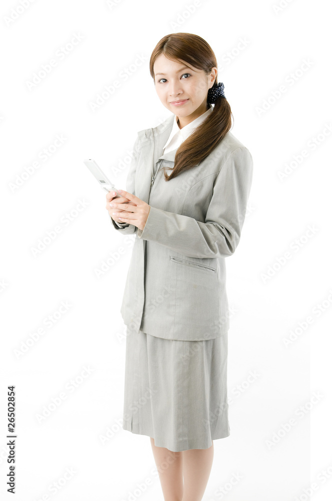 メールする女性社員