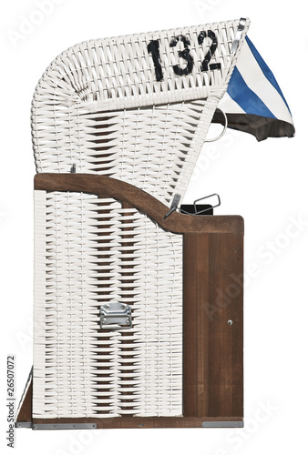 Weisser Strandkorb mit Freistellpfad